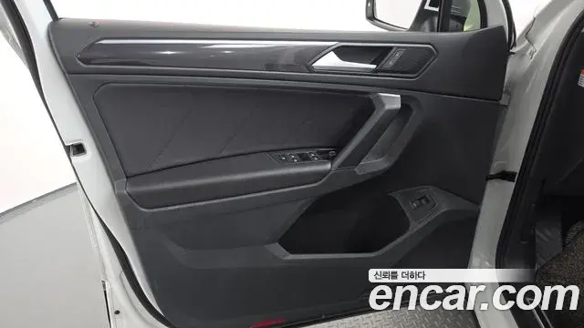 Volkswagen Tiguan 2023 — Photo 6/37