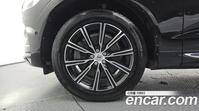Volvo XC60 2018 — Фото 4/20