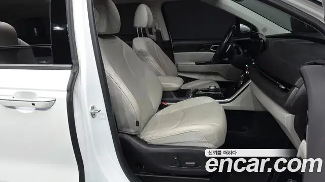 Kia Carnival 2021 — Photo 11/20