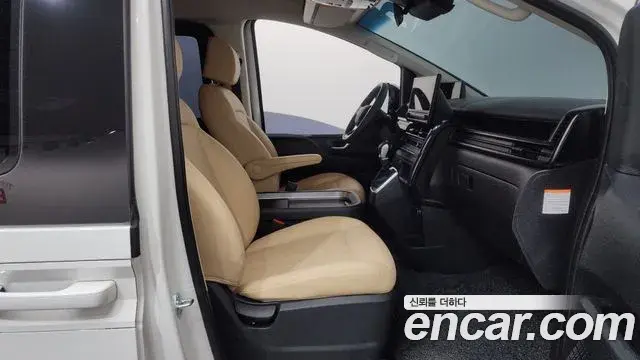 Hyundai Staria 2026 — Photo 5/33