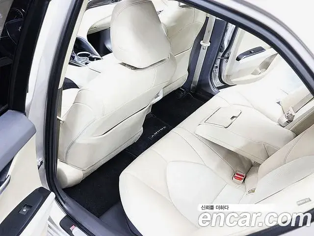 Toyota Camry 2018 — ფოტო 3/20