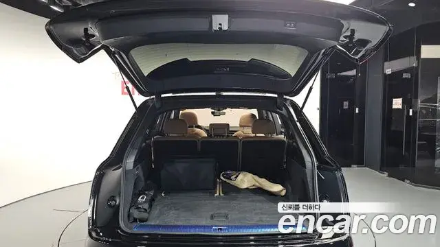 Audi Q7 2023 — ფოტო 8/20