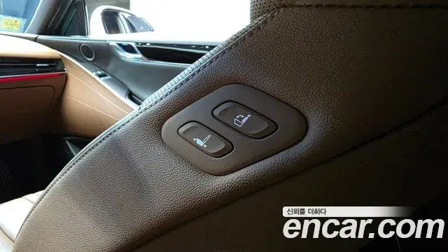 Genesis G80 2023 — Photo 26/37