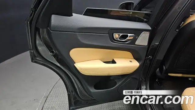 Volvo XC60 2024 — Photo 24/37