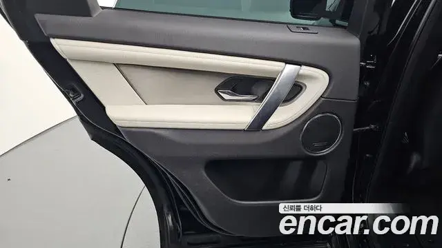 Land Rover Discovery Sport 2024 — ფოტო 33/34