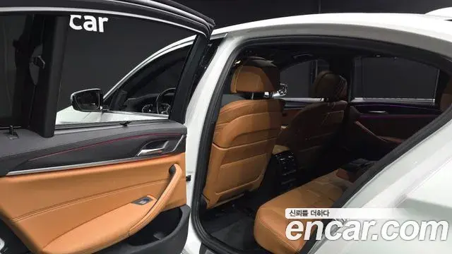 BMW 5 Series 2023 — ფოტო 22/38