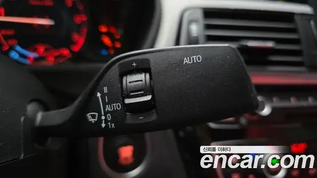 BMW 3 Series 2018 — Фото 19/20