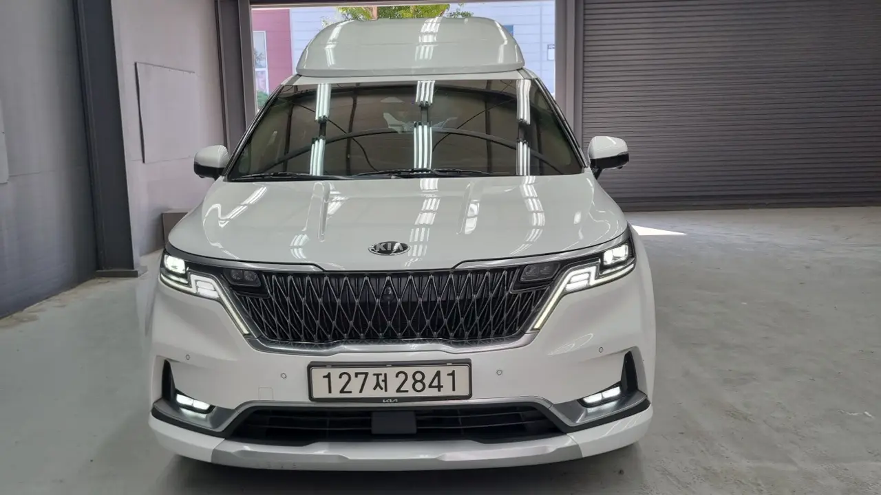 Kia Carnival 2021 — ფოტო 2/18