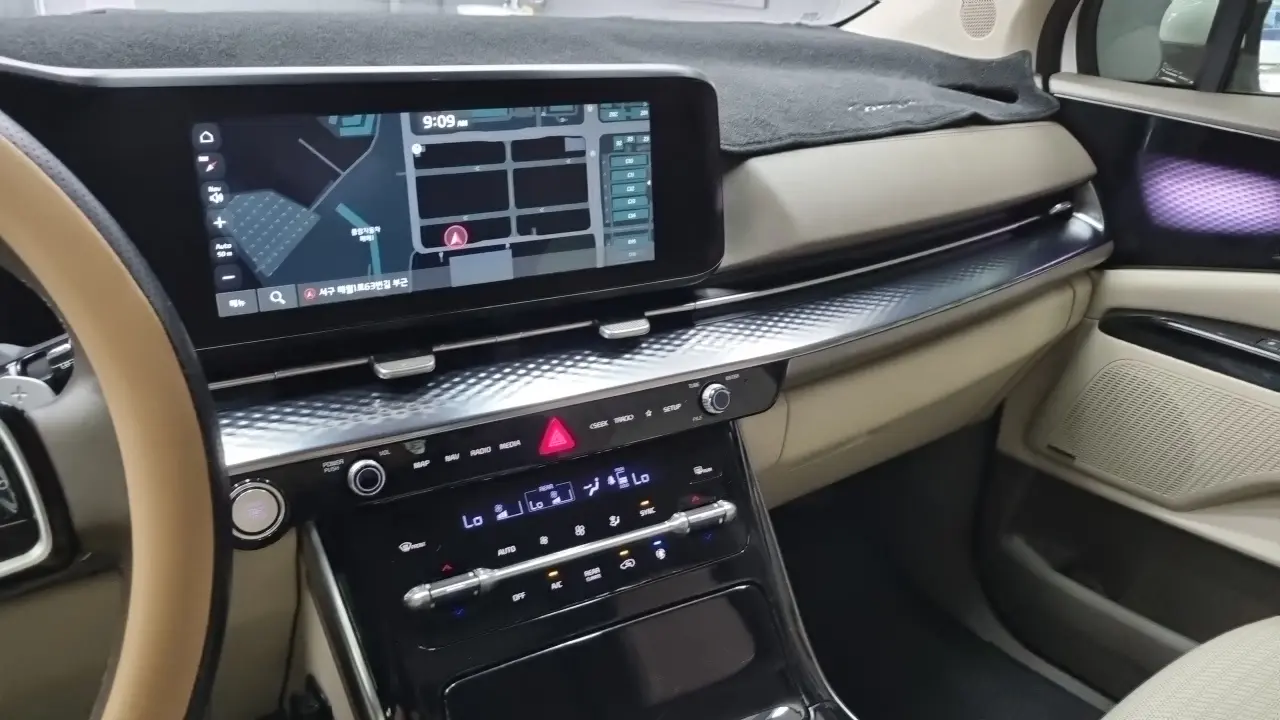 Kia Carnival 2021 — ფოტო 17/18