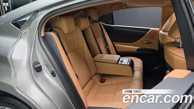 Lexus ES300h 2021 — Şəkil 11/20