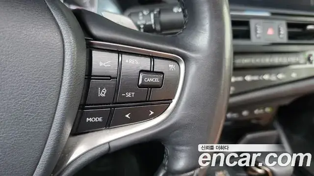 Lexus ES300h 2021 — Şəkil 19/20
