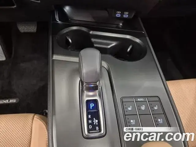 Lexus UX300h 2025 — ფოტო 11/19