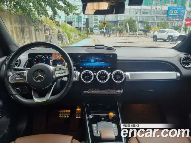 Mercedes-Benz GLB-Class 2023 — Фото 7/20