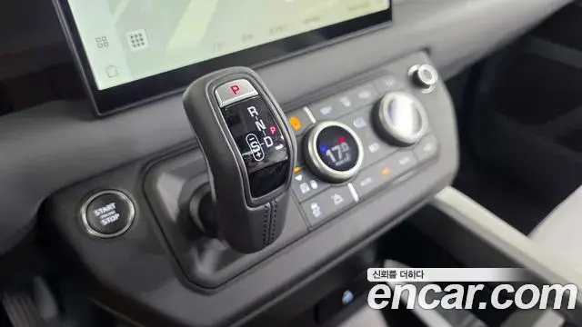 Land Rover Defender 2025 — Фото 9/20