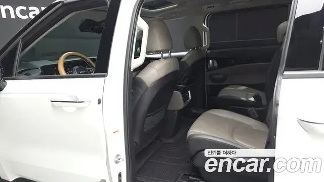 Kia Carnival 2024 — ფოტო 38/41