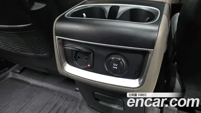 Kia Carnival 2024 — ფოტო 35/41
