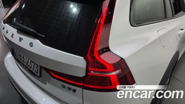 Volvo V60 Cross Country 2025 — ფოტო 13/36