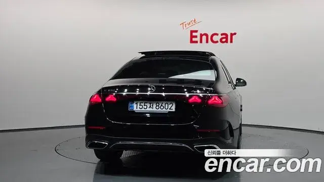 Mercedes-Benz E-Class 2025 — Photo 4/20
