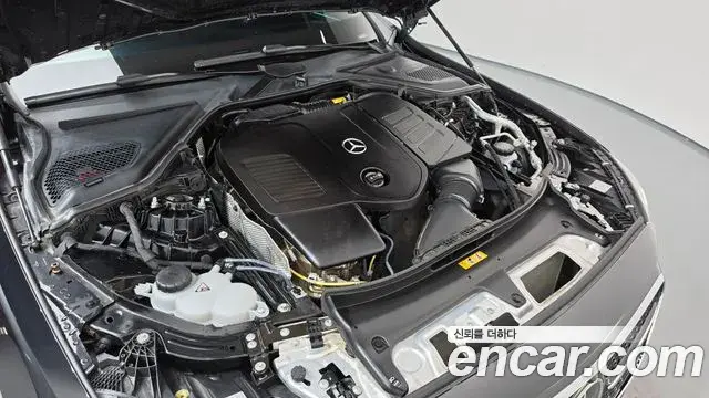 Mercedes-Benz E-Class 2025 — Photo 6/20