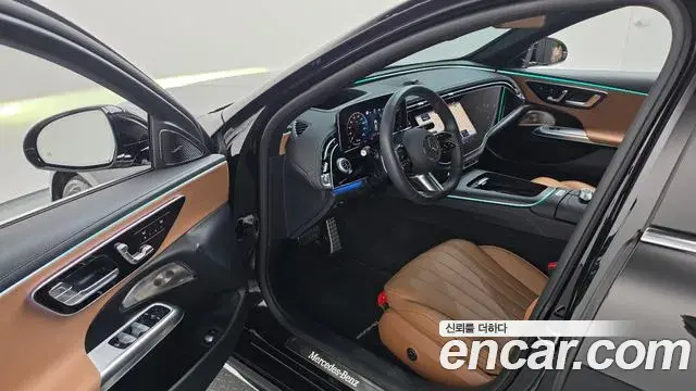 Mercedes-Benz E-Class 2025 — Photo 10/20