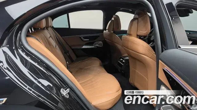 Mercedes-Benz E-Class 2025 — Photo 11/20