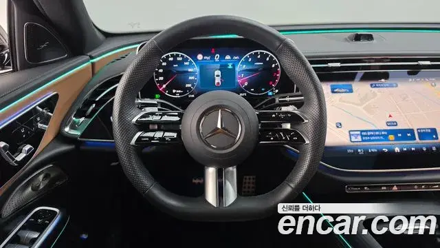 Mercedes-Benz E-Class 2025 — Photo 13/20