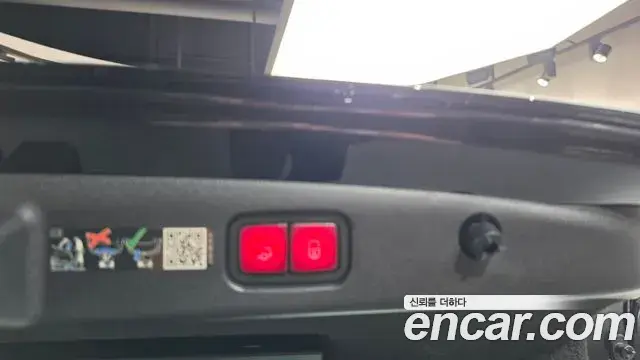 Mercedes-Benz E-Class 2025 — Photo 17/20