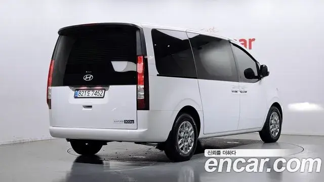 Hyundai Staria 2025 — Photo 2/20