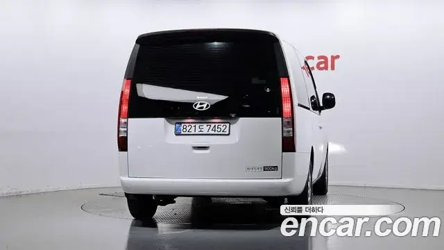 Hyundai Staria 2025 — Photo 4/20