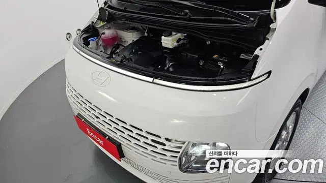 Hyundai Staria 2025 — Photo 6/20
