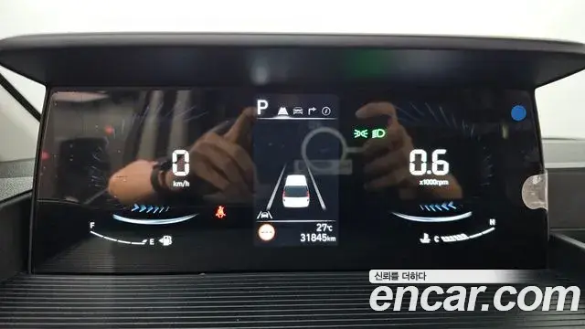 Hyundai Staria 2025 — Photo 8/20