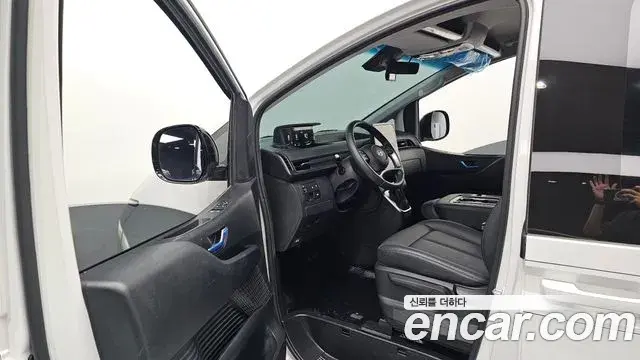 Hyundai Staria 2025 — Photo 10/20