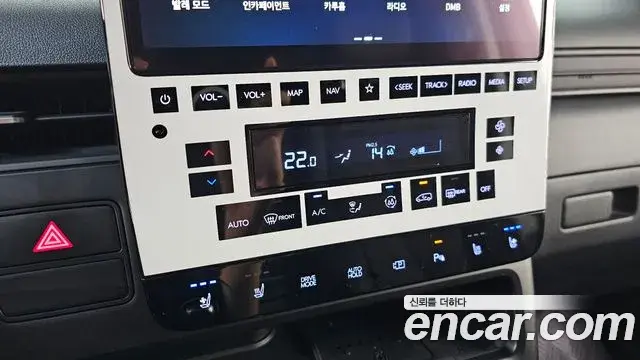 Hyundai Staria 2025 — Photo 16/20