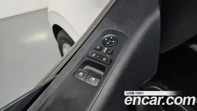 Hyundai Staria 2025 — Photo 20/20