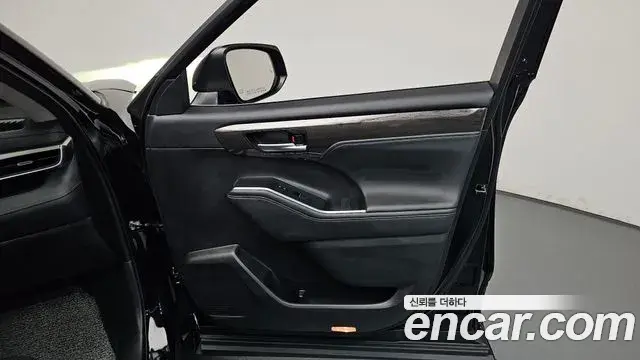 Toyota Highlander 2023 — Şəkil 21/35