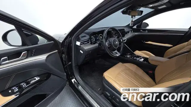 Kia K5 2021 — Photo 2/33