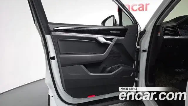 Volkswagen Touareg 2023 — Photo 31/36
