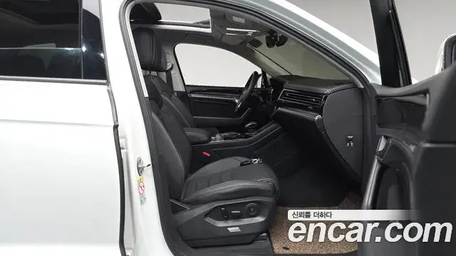 Volkswagen Touareg 2023 — Photo 5/36