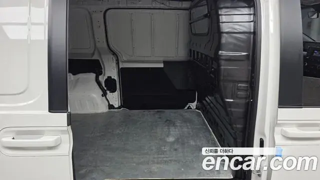 Hyundai Staria 2025 — Photo 16/32