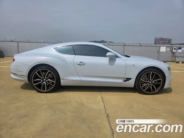 Bentley Continental GT 2022 — ფოტო 19/19