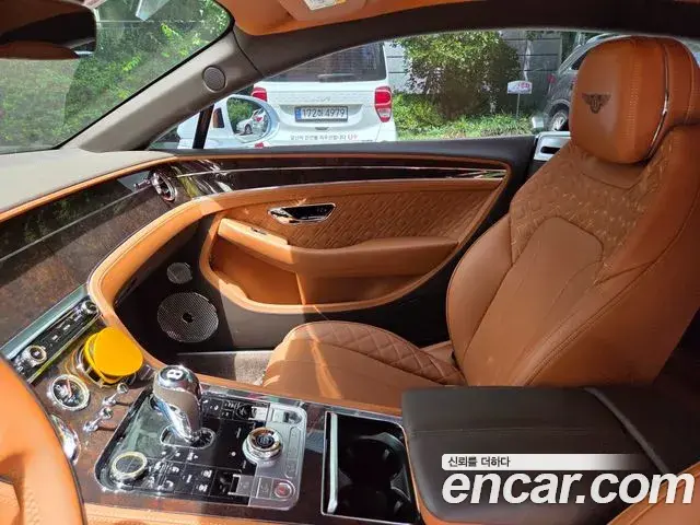 Bentley Continental GT 2022 — ფოტო 3/19