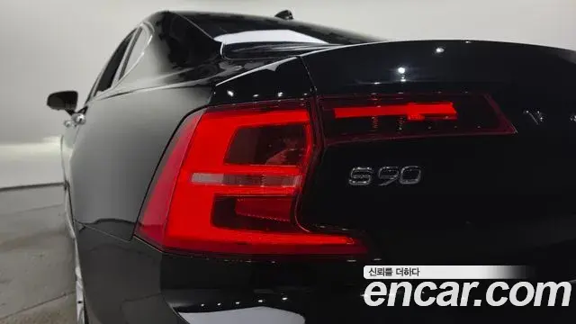 Volvo S90 2019 — Photo 13/39
