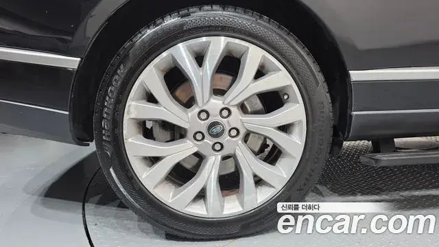 Land Rover Range Rover 2018 — Photo 14/20
