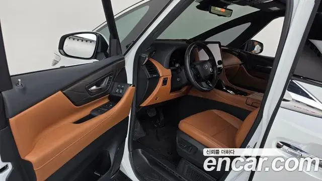 Toyota Alphard 2025 — Photo 10/35