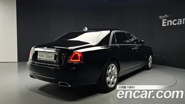 Rolls-Royce Ghost 2018 — Photo 6/20