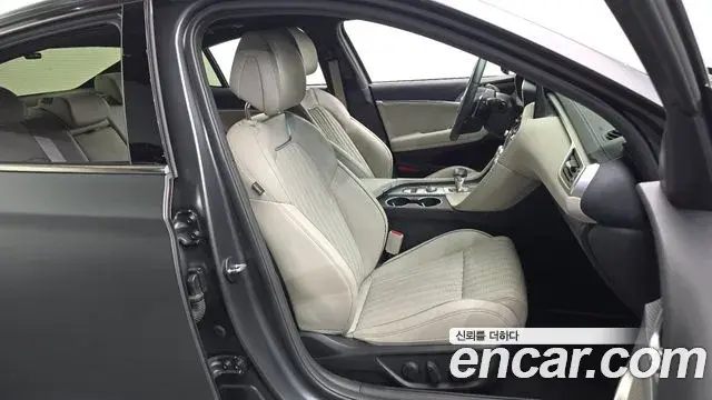 Genesis G70 2021 — Photo 27/37