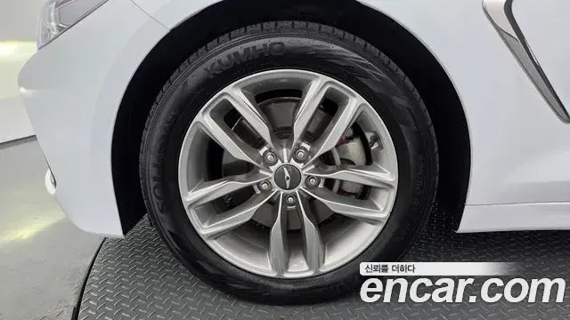 Genesis G70 2018 — ფოტო 9/33