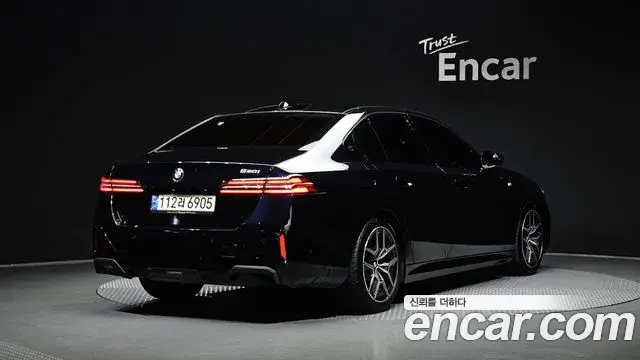 BMW 5 Series 2023 — ფოტო 2/20