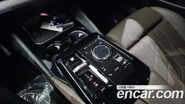 BMW 5 Series 2023 — ფოტო 9/20