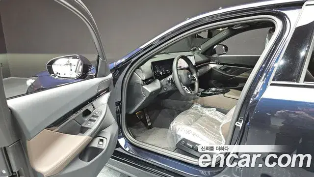 BMW 5 Series 2023 — ფოტო 10/20